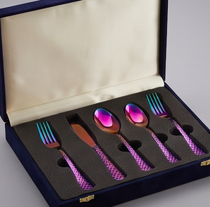 Juego de cubiertos ecológicos de acero inoxidable con diseño de arcoíris colorido, mango a cuadros, elegante vajilla para el hogar, comidas al aire libre y viajes. - Product Image 6