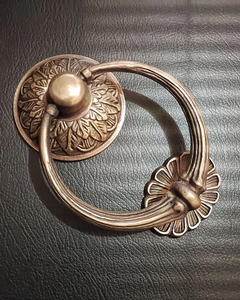 Pomo de Puerta Floral de Latón Antiguo, Herraje Decorativo Vintage para Entrada, Accesorio de Puerta Tradicional Resistente, Acento Rústico para el Hogar - Product Image 6