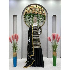 Ensemble de costume de soirée en satin taille XL avec travail de broderie et de sequins pour les occasions spéciales - Product Image 3