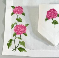 Ensemble de sets de table et serviettes en lin brodés sur mesure, motif hortensia rose, avec ourlet festonné, lavable en machine, pour la décoration de table à la maison, dans les hôtels et pour les mariages