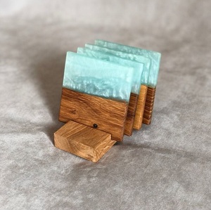 Posavasos de Resina con Acabado de Madera de Primera Calidad, Diseño de Resina de Madera con Epoxi Azul, Decoración para Bar en Casa, Forma Cuadrada - Product Image 3