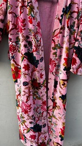 Al por mayor Kimonos tipo bata de terciopelo suave con estampado floral, estilo 'Morning Tea', para damas de honor y uso femenino - Product Image 3