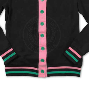 Suéter de Mujer con Cuello en V, Color Negro, de la Hermandad Griega Alpha, 100% Algodón, con Logotipo Bordado, Tejido, en Rosa y Verde Contrastante, Estilo Universitario - Product Image 5