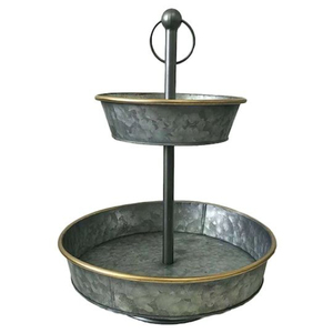 Support de service rustique à 3 niveaux en métal galvanisé pour présentation de cupcakes et desserts lors de mariages et fêtes - Product Image 5
