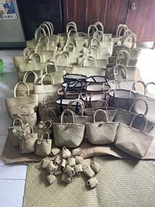 Bolso de Seagrass hecho a mano con fibra natural de seagrass para llevar al hombro y para un estilo veraniego, hecho en Vietnam. - Product Image 2