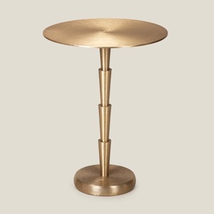Plateau porte-boissons en laiton vieilli Vespera |   Table d'appoint haut de gamme à plateau profond avec base conique pour intérieurs de luxe - Product Image 3