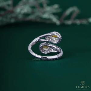 LUMERA FINE JEWELLERY Bague Toi et Moi en Or Blanc 18K avec Diamant Jaune Fantaisie de Coupe Poire Cultivé en Laboratoire et Double Halo, Bande Ouverte Enveloppante - Product Image 4