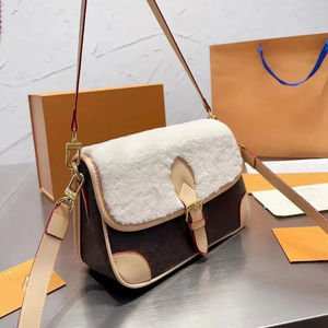 Bolso de Hombro de Lujo para Mujer, de Felpa Suave, con Cordón, Gran Capacidad, Casual, Otoño-Invierno, Piel Sintética - Product Image 4