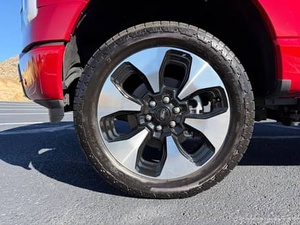 Meilleures ventes de Ford F-150 Lightning Platinum d'occasion 2024 - Product Image 3