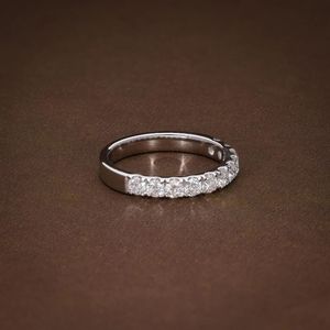 Bague de mariage demi-éternité en or 14K/18K avec diamants ronds brillants de luxe, empilable, par un fabricant de joaillerie fine - Product Image 4