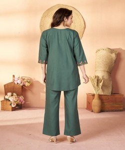 Ensemble Kurta vert traditionnel pour femmes avec broderie florale, coupe ample, longueur cheville, tenue décontractée, style Inde Pakistan 86775 DIVA-176 - Product Image 3