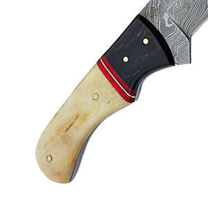 Cuchillo de caza para exteriores hecho con hoja de acero de Damasco y mango resistente para camping, supervivencia y uso diario. - Product Image 4