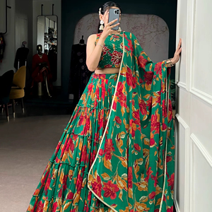 Conjunto Lehenga Choli LooknBook Art, Estampado Floral Verde, Tela de Mármol, Falda Escalonada con Blusa Bordada y Dupatta - Product Image 1