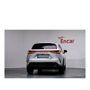 Lexus NX Premium 2024 con Cámara Trasera, Asientos de Cuero, Volante a la Izquierda - 38,868 km - Product Image 4