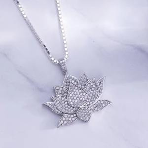 Pendentif Fleur de Lotus Sertie de Moissanite pour Hommes, Plaqué Rhodium, Style Bijoux de Luxe Élégant - Product Image 4