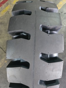 Pneu plein neuf 8.15-15, taille 4.00-8, en caoutchouc naturel, pour chariot élévateur, technologie japonaise, prix compétitif Vietnam - Product Image 2