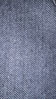 Balık sırtı desenli siyah ve lacivert renklerde 300 gsm tüylenmez çift taraflı premium kalite polyester tüvit kumaş.