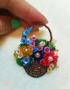 Broche Bordado a Mano con Cuentas y Diseño Floral Elegante de MD HANDICRAFTS, para Bodas y Ocasiones Especiales, para Mujeres y Niñas - Product Image 1