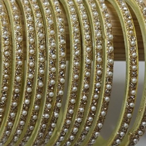 Elegante Juego de Brazaletes de Cristal con Perlas, Joyería Étnica Tradicional Hecha a Mano para Novias y Bodas - Product Image 6