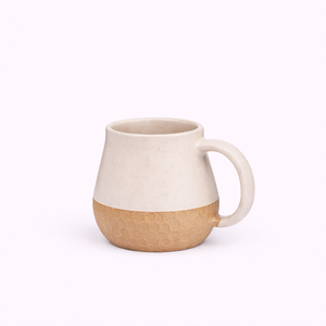 Mug en céramique artisanal moderne avec fond martelé et anse émaillée, compatible lave-vaisselle et micro-ondes, pour la maison, le café, ou comme cadeau - Product Image 1