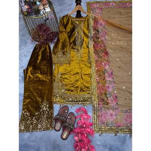 Ensemble haut et pantalon palazzo en velours de créateur pour les soirées d'hiver, magnifique dupatta inclus - Product Image 1