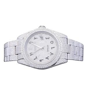 Montre Moissanite pour hommes avec aspect diamant glacé et boîtier en acier étanche conçue pour les soirées élégantes - Product Image 1