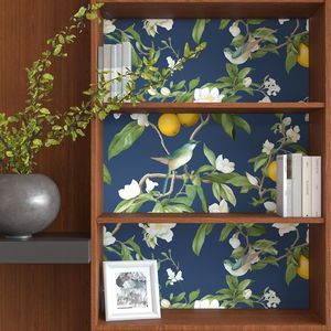 Carta da Parati Adesiva Blu Scuro con Motivi Floreali, Carta Adesiva Vintage con Uccelli, Foglie e Frutta, Impermeabile e Rimovibile, Design Botanico - Product Image 6