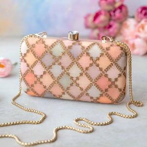 ความเก๋ไก๋ทันสมัยผสมผสานกับสไตล์คลาสสิกด้วยกระเป๋าคลัทช์ทรงเรขาคณิตประดับลูกปัดสีชมพู มีจำหน่ายในราคาขายส่งสำหรับผู้ค้าส่ง - Product Image 6