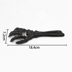 Ouvre-bouteille en fonte en forme de main squelette, ouvre-boîte en métal en forme de doigt squelette pour Halloween, ouvre-bouteille de boisson et de bière - Product Image 4