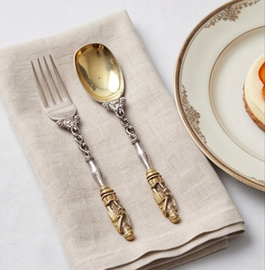 Ensemble de cuillères à thé vintage en métal avec bols plaqués or et poignées ornées, finition miroir haute brillance, compatibles lave-vaisselle, pour usage en cuisine - Product Image 3