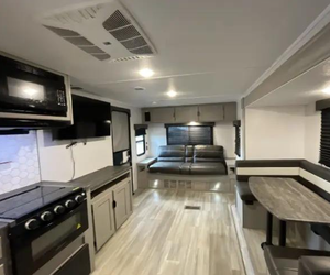 Camping-cars de luxe d'occasion 2023 2024 2025 2024 C-O-A-C-H-M-E-N RV V-I-K-I-N-G 272RLS DISPONIBLES - Product Image 5