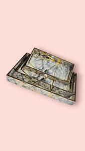 Plateau en bois élégant et moderne avec finition dorée, revêtement époxy, décoration d'intérieur, plateau émaillé imprimé multicolore - Product Image 3