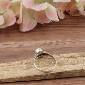 Bague en argent sterling avec opale naturelle ovale, sertie clos, pour femme, idéale pour la superposition - Product Image 6