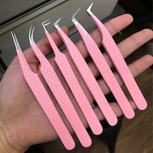 Pince à épiler pour cils rose à pointe en fibre, fabriquée sur mesure par TEEJAY, en acier inoxydable moderne, pointe lisse et manche durable. - Product Image 2