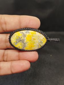 Colgante de Macramé Bohemia con Cabujón de Jaspe Bumblebee de Forma Ovalada - Product Image 5