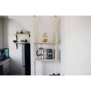 Estante Colgante de Pared de Macramé Hecho a Mano, Estilo Bohemio, Rectangular, de Algodón y Madera de Pino, Decorativo para el Hogar, Tamaño 17 x 40 Pulgadas - Product Image 2