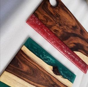 Planche à découper en bois d'acacia écologique et résine époxy, artisanale de qualité supérieure, idéale pour la charcuterie, les fromages, le pain et une table élégante - Product Image 1