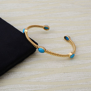 Brazalete Abierto de Estilo Vintage Chapado en Oro con Cuerda Trenzada y Piedras Turquesa Ovaladas para Mujer - Product Image 2
