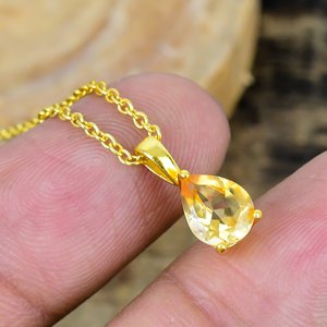 สร้อยคอพลอยซิทรินธรรมชาติทรงลูกแพร์ ชุบทอง 18k บนตัวเรือนเงินแท้ 925 - Product Image 1