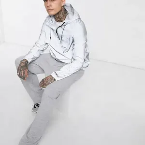 Veste coupe-vent pour homme en nylon de qualité supérieure, imprimée réfléchissante 3M, avec cordon de serrage et ourlet élastique, demi-zip et capuche. - Product Image 3