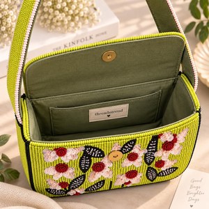 Sac bandoulière rectangulaire floral en perles de verre fait main, vert, avec broderie en polyester et point de croix - Product Image 3