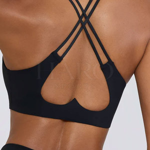 Soutien-gorge de sport de qualité supérieure, conçu avec un matériau doux et très élastique, assurant une excellente performance pour tous types d'exercices. - Product Image 6