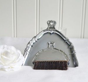 Elegant Metal Dust Pan For Household <b>Floor</b> Cleaning With Sturdy Build And Stylish Traditional Utility Room <b>Accessory</b> - Product Image 1