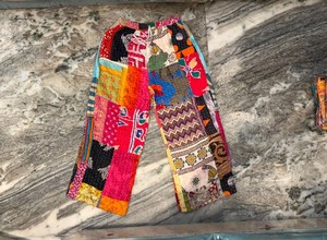 Pantalones Palazzo Anchos de Algodón con Parches Kantha Hechos a Mano por Jaiftextiles, Estilo Boho, Talla Única Unisex, con Cordón Ajustable y Cintura Alta - Product Image 2