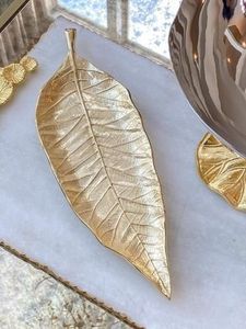 Bandeja de Metal Larga con Diseño de Hoja Dorada, Elegante Plato de Servir de Hierro Texturizado, Centro de Mesa Moderno para Decoración del Hogar, Venta al Por Mayor - Product Image 4