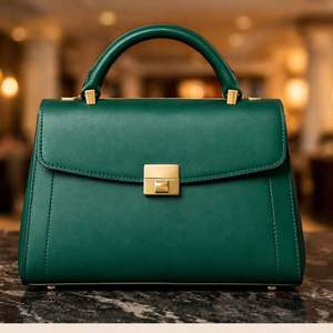 Esta bolsa de hombro estilo hobo en azul claro es la Calypso Shoulder Bag de la marca pakistaní Zoe bags. - Product Image 5