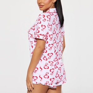 Vente en gros de pyjamas exclusifs pour femmes, ensemble de pyjamas courts à imprimé cœur et bord festonné, pyjamas de la Saint-Valentin pour femmes, vêtements de nuit pour femmes, cadeaux pour femmes - Product Image 2