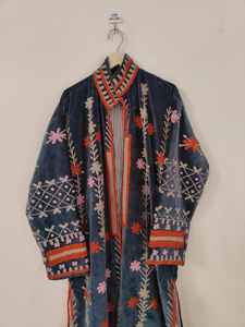 Chaqueta Larga de Terciopelo Bordada con Motivos de Ojo Turco, Corazón y Amor, Estilo Boho, Hecha a Mano, Arte Folclórico, Prenda Distintiva - Product Image 2