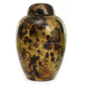 Urnes funéraires en laiton de haute qualité avec design taillé en diamant urnes funéraires en métal fini or et noir pour cendres humaines - Product Image 3