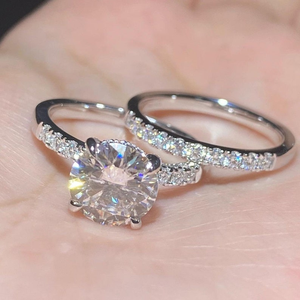 Anillo de Plata de Ley con Diamante Blanco de Corte Redondo y Cuatro Puntas, Regalo de Aniversario para Esposa y Compromiso - Product Image 2